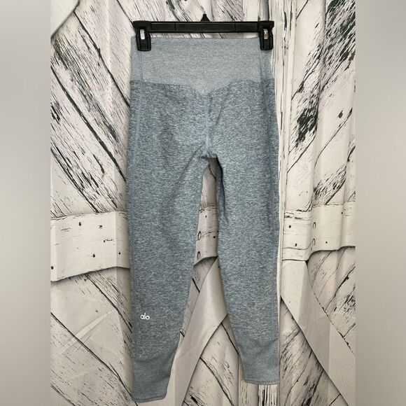 ALO YOGA Gray Cropped Leggings Ribbed Waist and Cuffs Small - Picture 3 of 7